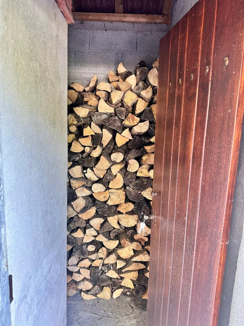 Cabane pour 4 personnes avec étang de pêche très poissonneux