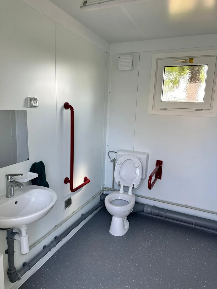 Cabane pour 4 personnes avec étang de pêche très poissonneux