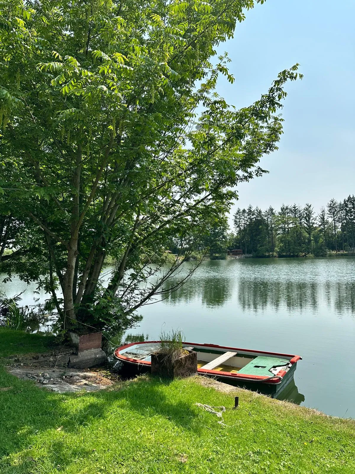 Cabane au bord de l’eau pour un moment de détente