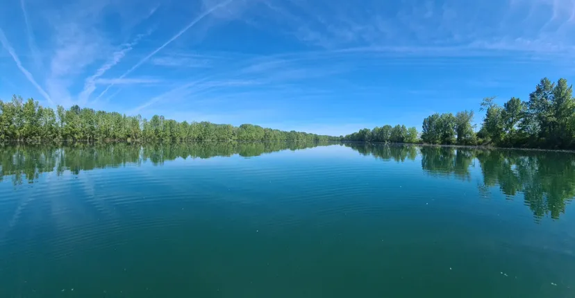 Plan d'eau de 17ha à 40km de Bordeaux pour une journée pêche et loisirs