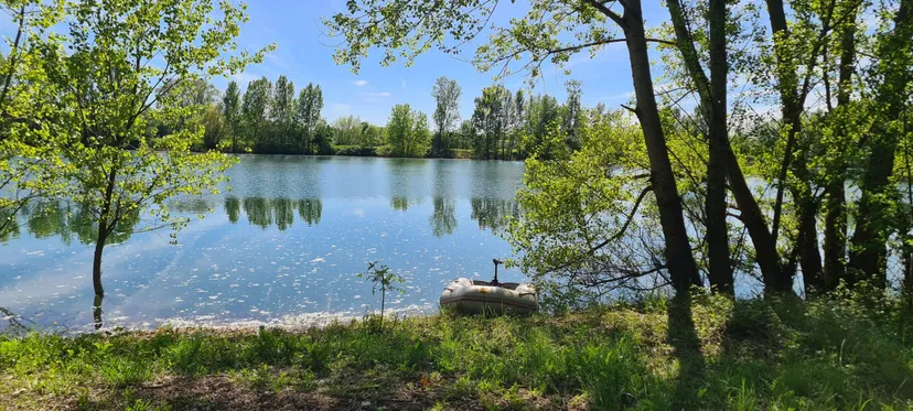 Plan d'eau de 17ha à 40km de Bordeaux pour une journée pêche et loisirs