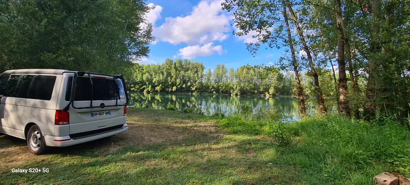 Plan d'eau de 17ha à 40km de Bordeaux pour une journée pêche et loisirs