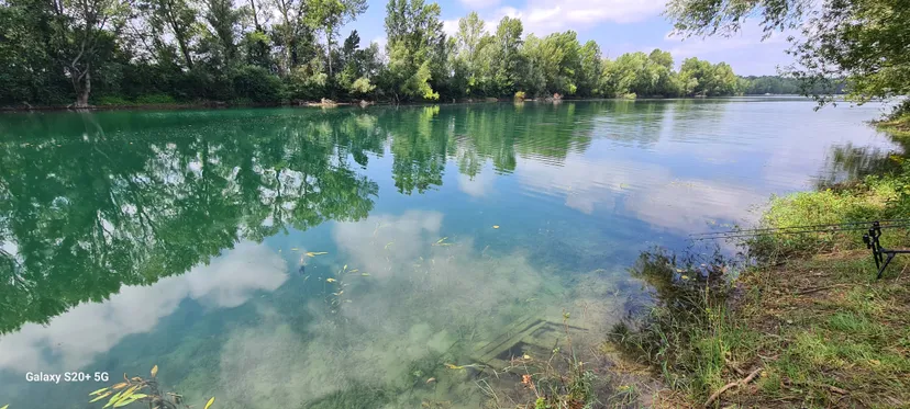 Plan d'eau de 17ha à 40km de Bordeaux pour une journée pêche et loisirs
