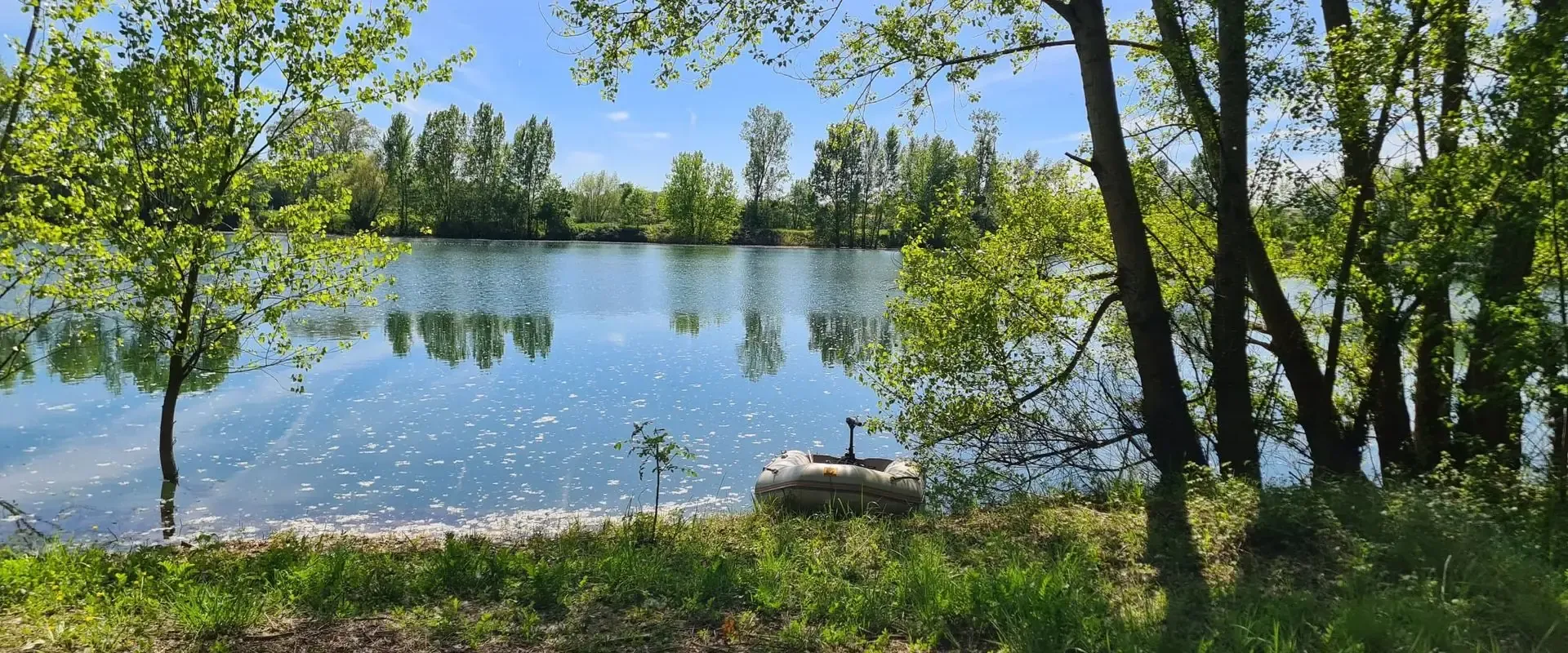 Plan d'eau de 17 hectares à la journée près de Bordeaux