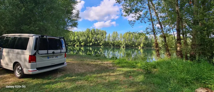 Plan d'eau de 17 hectares à la journée près de Bordeaux