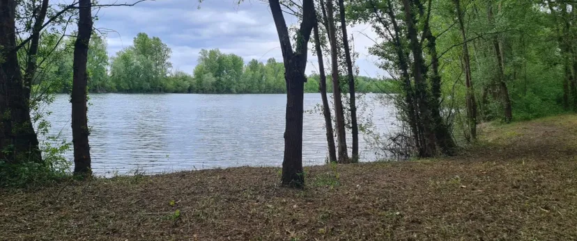 Plan d'eau de 17 hectares à la journée près de Bordeaux