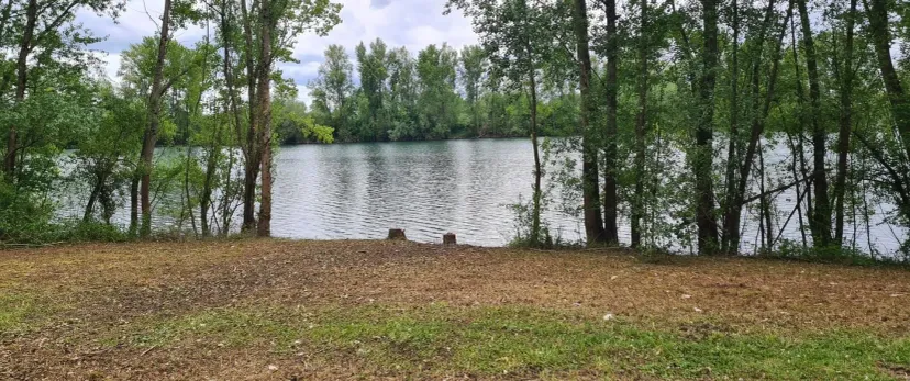 Poste de pêche privatif de 17ha proche de Bordeaux