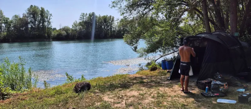 Poste de pêche privatif de 17ha proche de Bordeaux