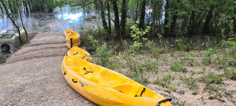 Plan d'eau de 17ha à 40km de Bordeaux pour une journée pêche et loisirs
