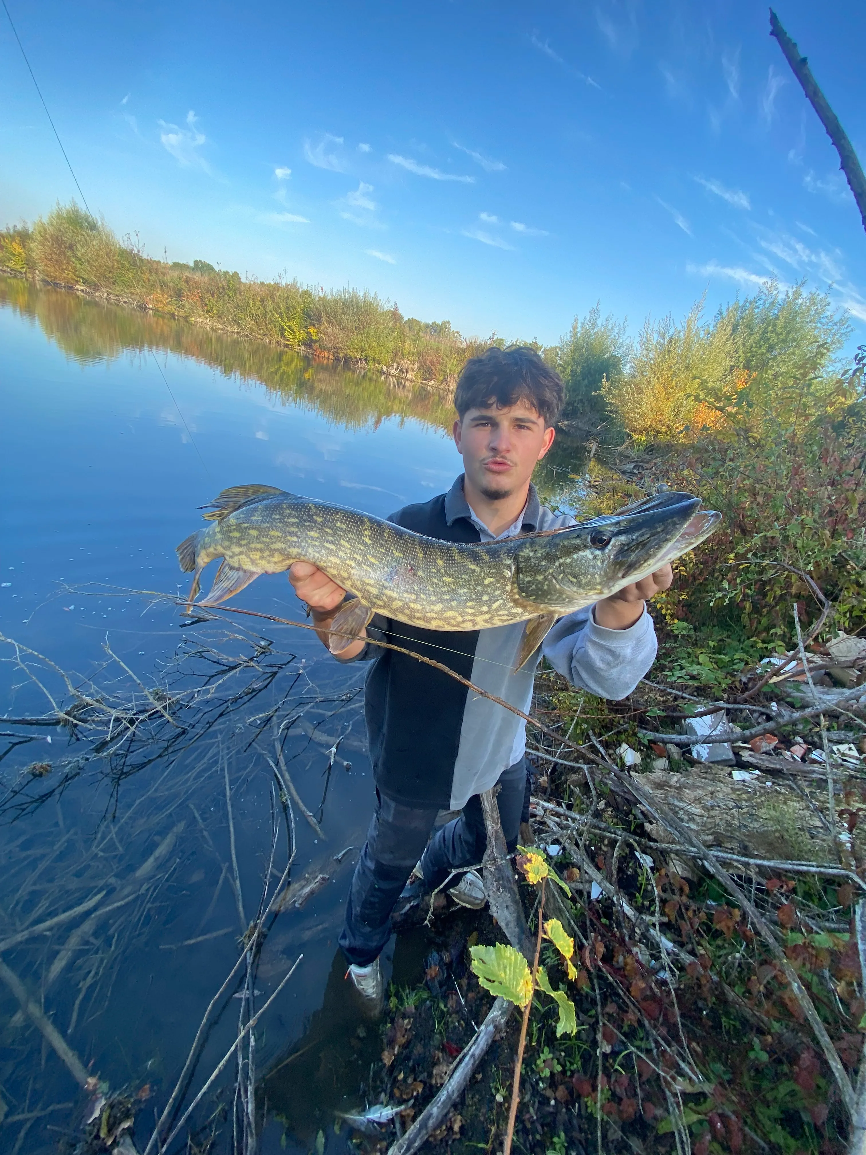 Étang sauvage de 2,7 ha avec maison tout équipée – Spot idéal pour les amateurs de carnassiers en fl