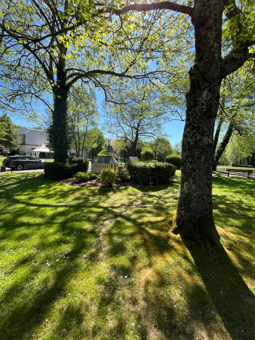 Roulotte avec étang de 1 hectare, près de Belfort