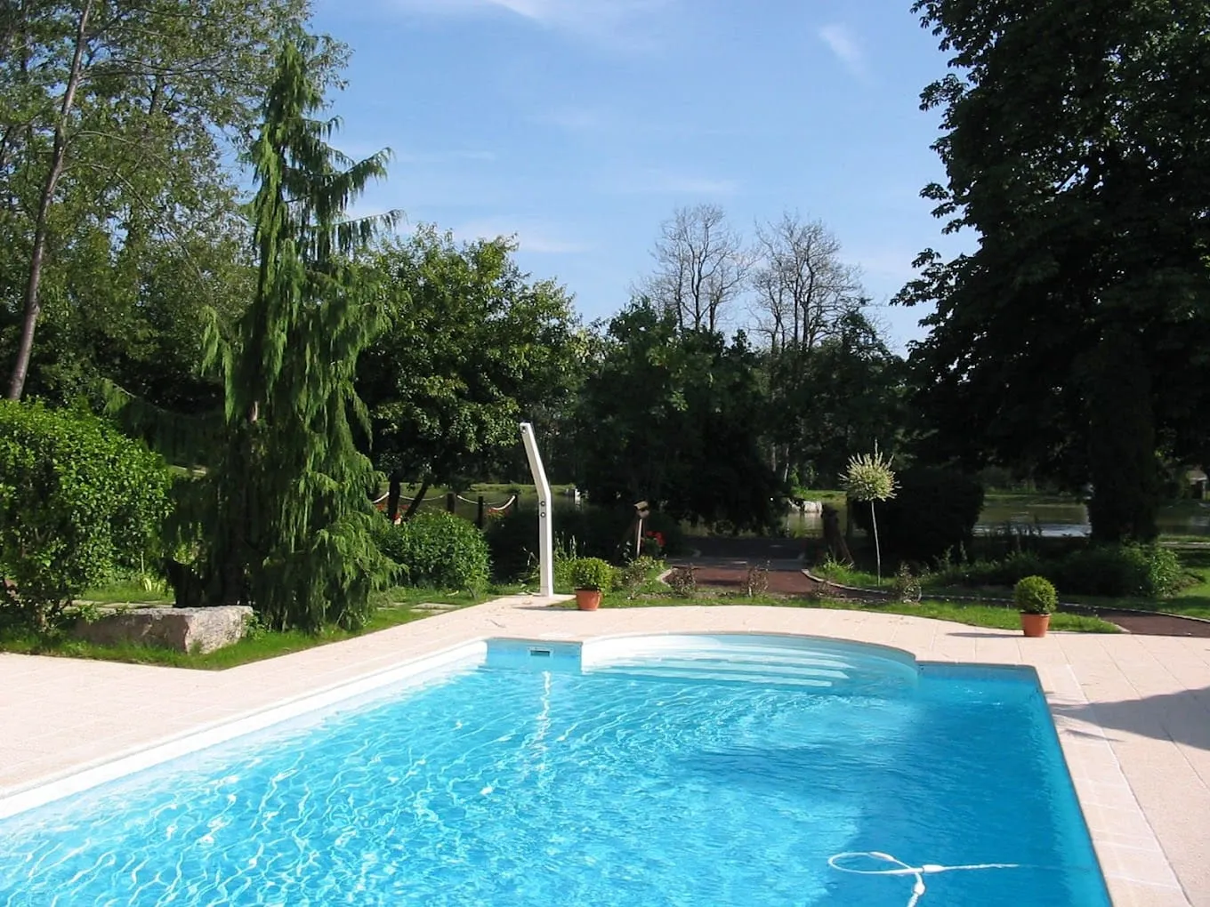 Chalet 4 couchages avec sa piscine et son étang