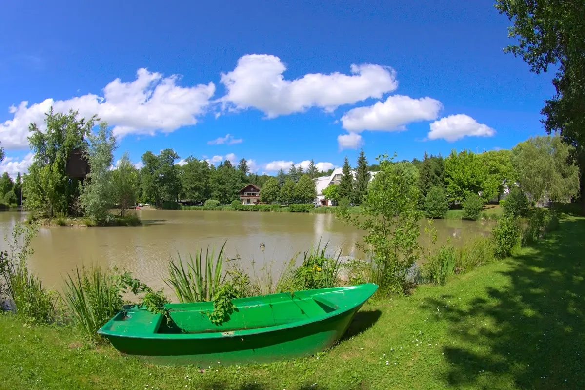 Chalet 4 couchages avec sa piscine et son étang
