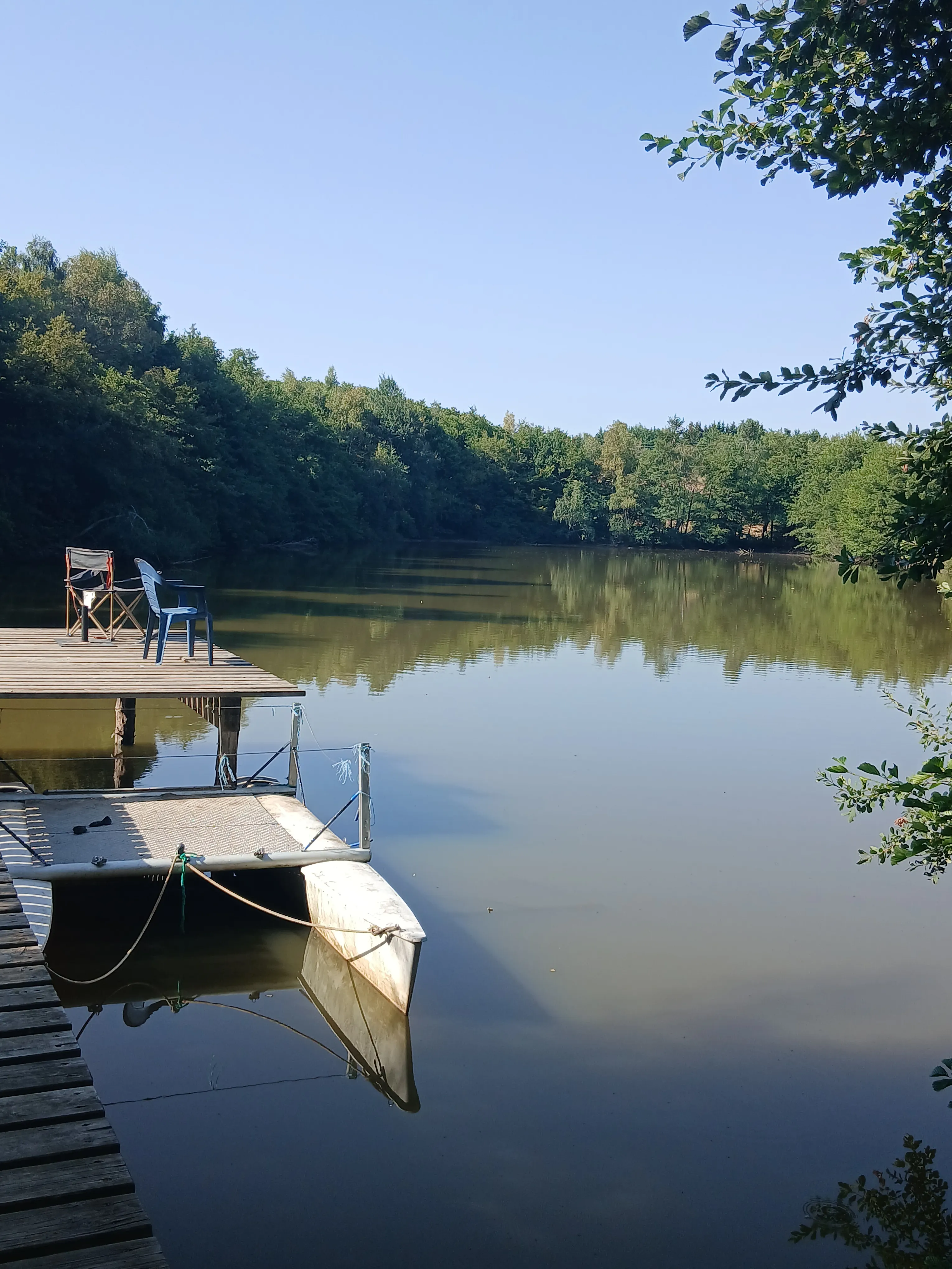 Etang à louer en Isère pour stationner votre camping-car et pêcher