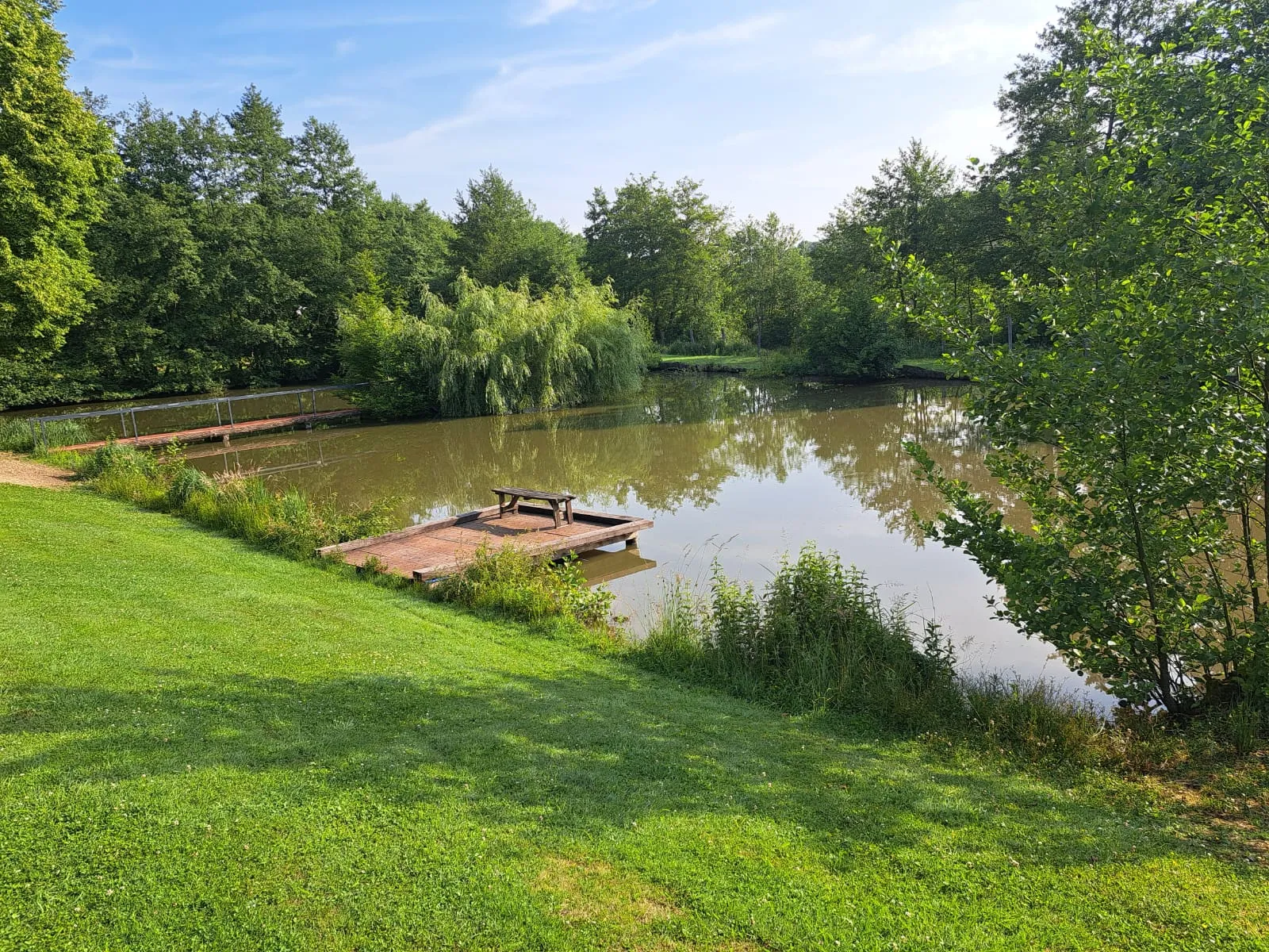Location étang en Haute-Saône avec maison, eau et électricité et son étang