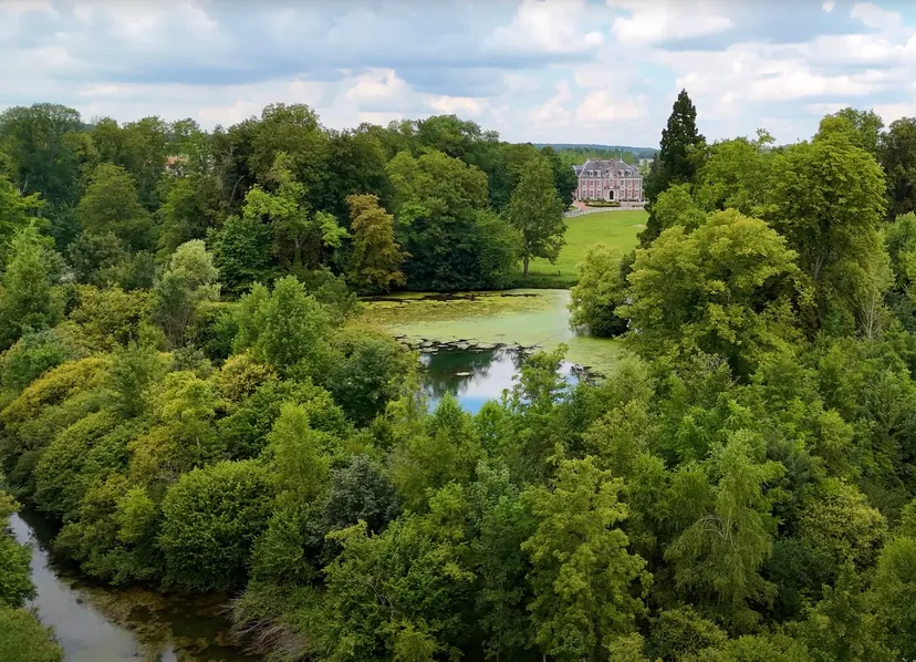 Le Lodge dans le parc d'un château avec accès à ses étangs