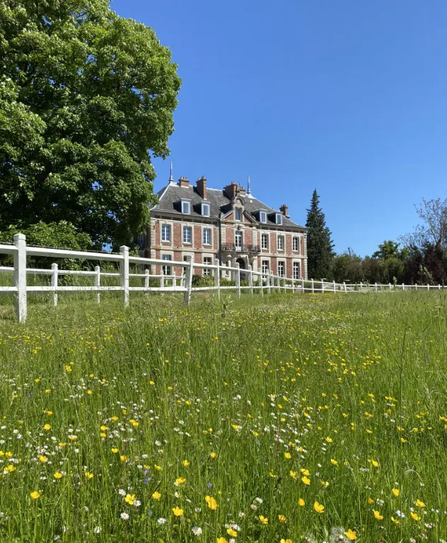 Le Lodge dans le parc d'un château avec accès à ses étangs