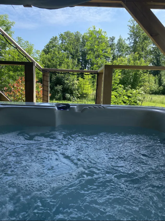 Logement insolite avec jacuzzi privatif dans le parc d'un château et ses étangs -ND
