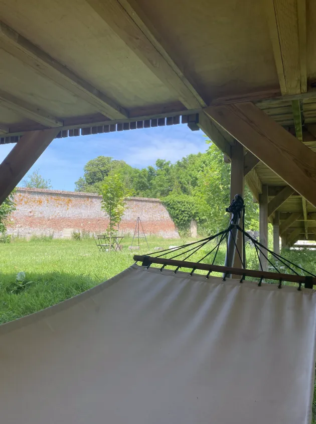 Logement insolite avec jacuzzi privatif dans le parc d'un château et ses étangs -ND