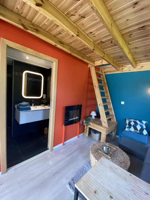 Logement insolite avec jacuzzi privatif dans le parc d'un château et ses étangs -ND