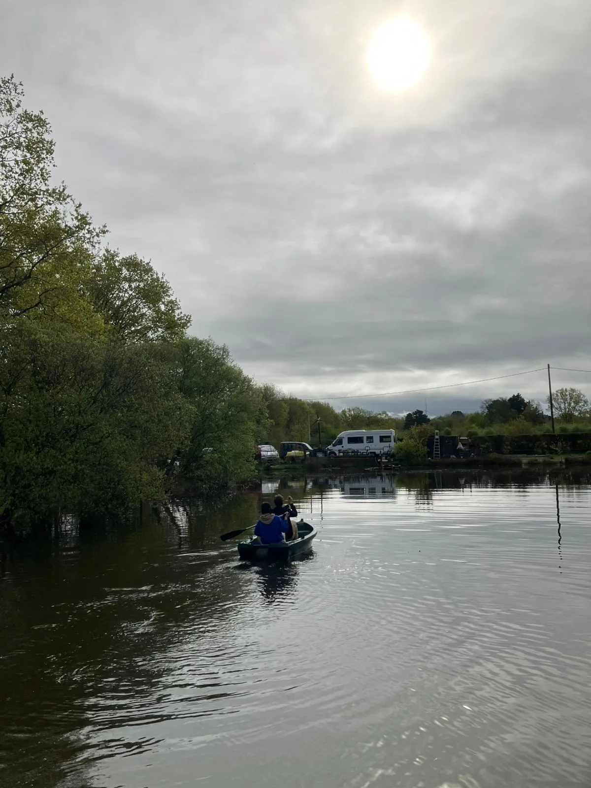 Private island & charming chalet. Nature invites you in its setting