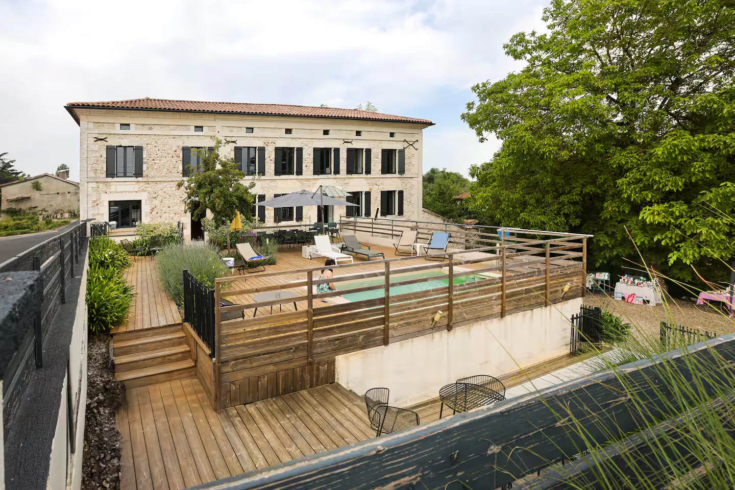 Gîte 15 voyageurs avec piscine et accès direct à la rivière