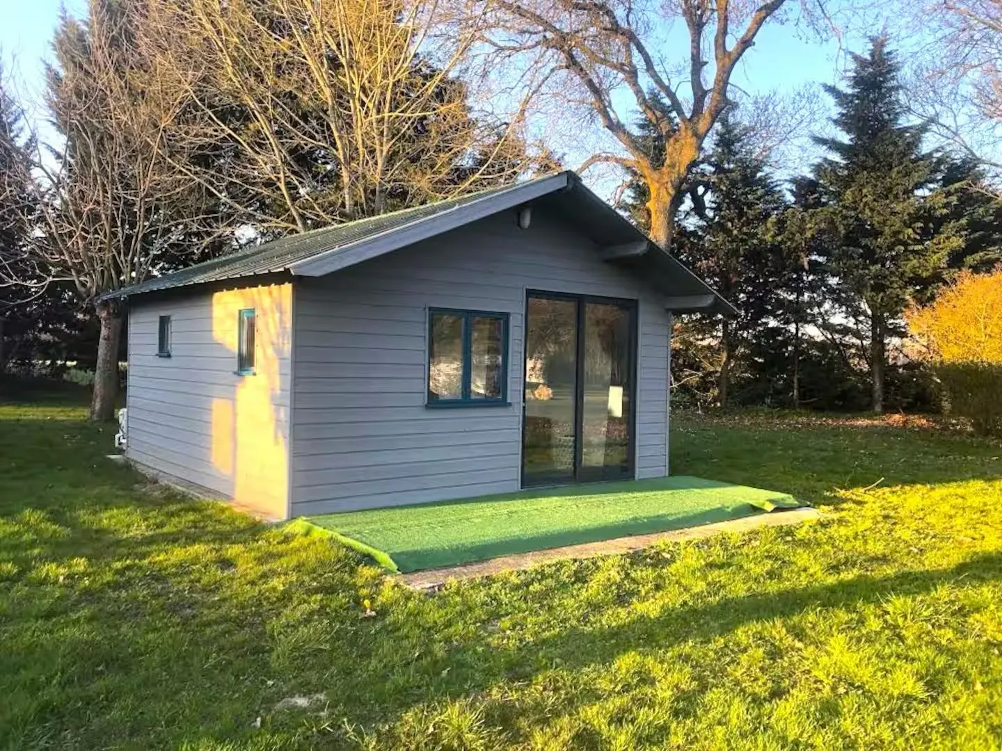 Chalet en bord d'étang