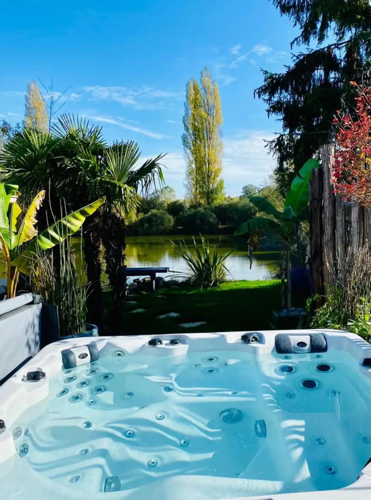 Cottage romantique au bord de l’eau avec jacuzzi privé et pêche 64