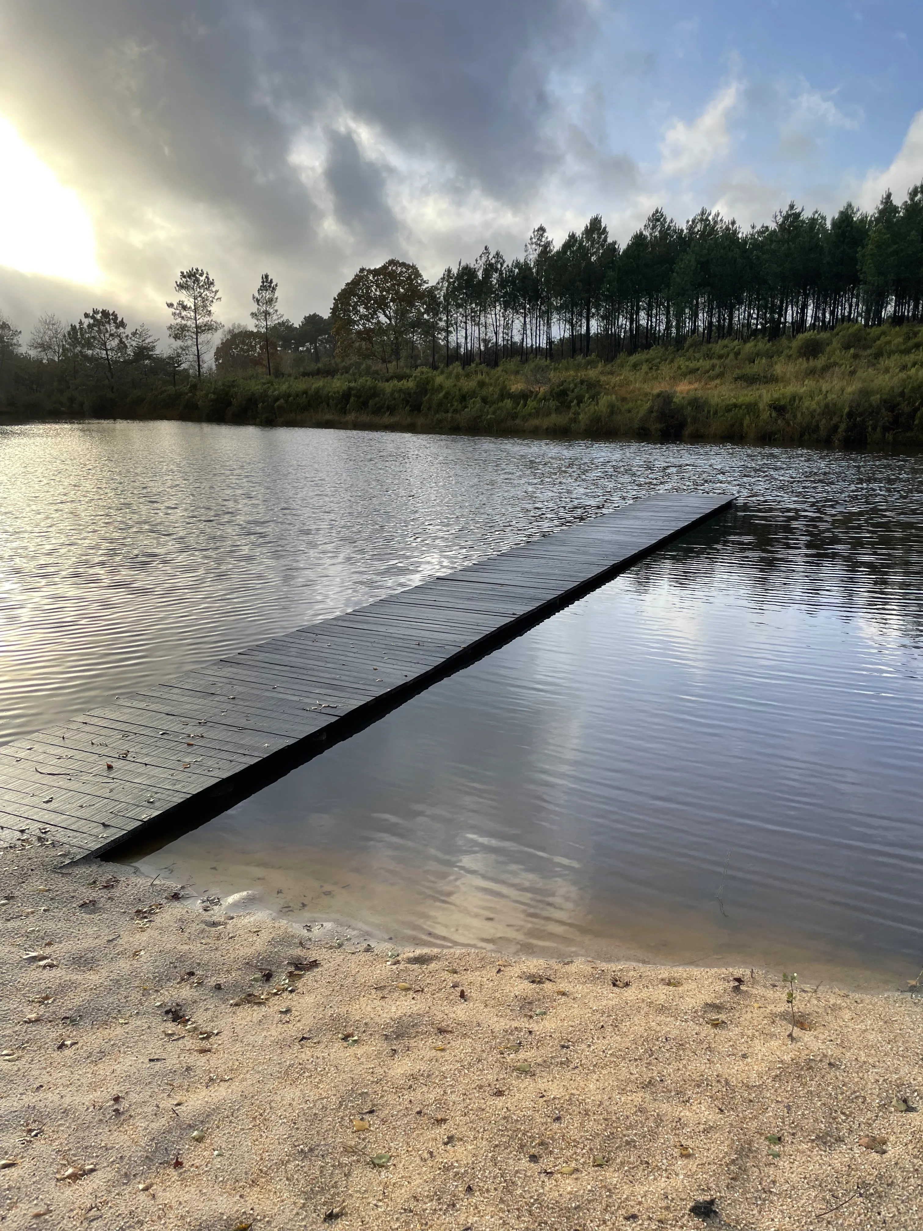 Étang privé au cœur du Périgord Blanc à 1h30 de Bordeaux