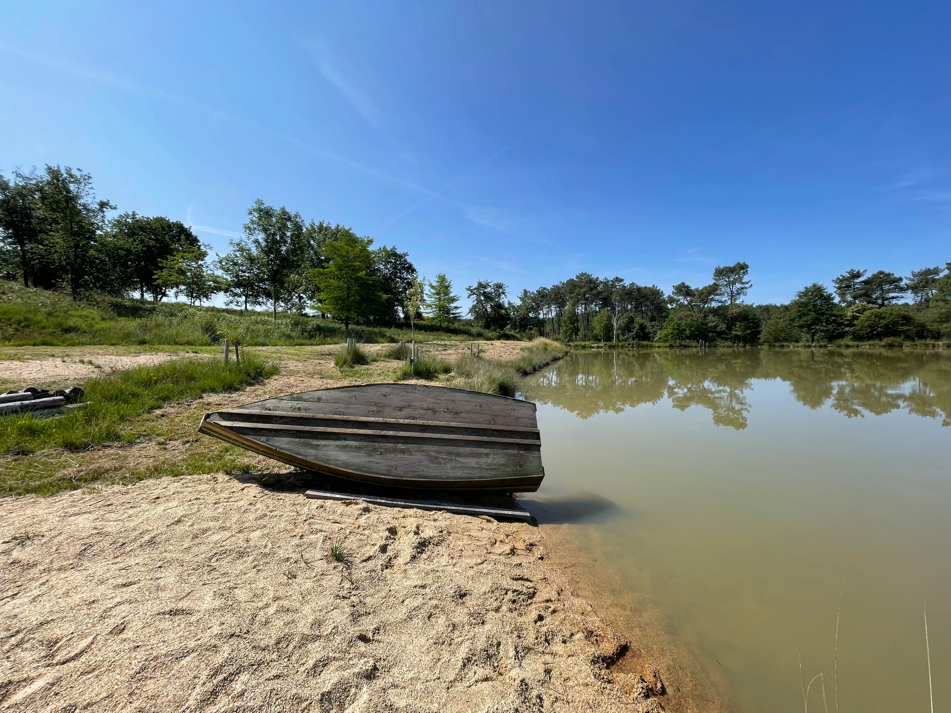 Étang privé au cœur du Périgord Blanc à 1h30 de Bordeaux