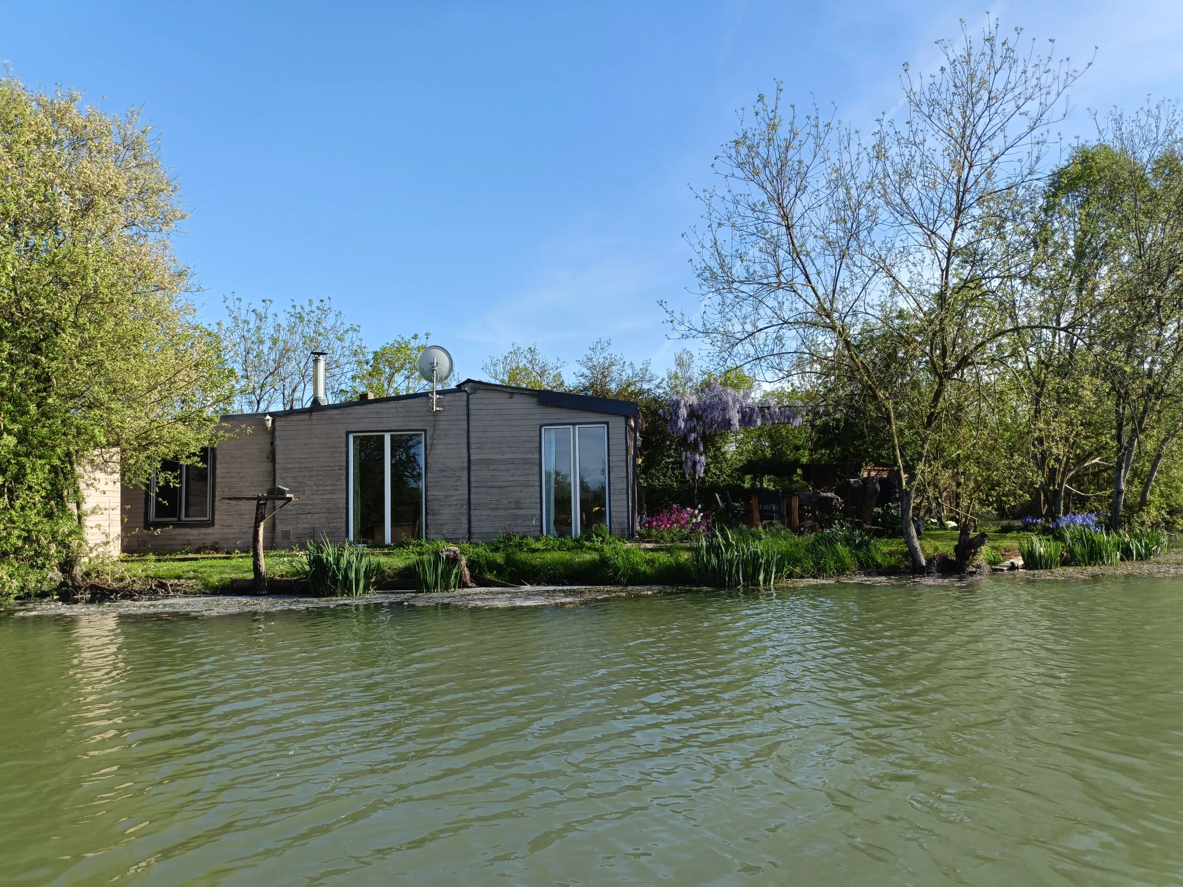 Maison 4 à 6 personnes en Vendée, au bord d’un étang privé de 2ha