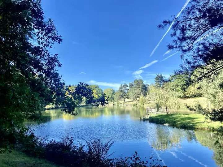 Havre de paix en pleine nature avec 3 étangs privé La Past