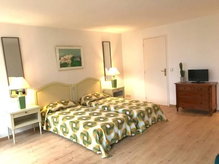 Grand gîte à louer dans le Morvan – 14 couchages, 3 étangs, 7 hectares de nature