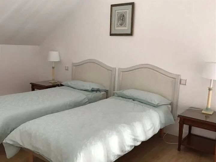 Grand gîte à louer dans le Morvan – 14 couchages, 3 étangs, 7 hectares de nature