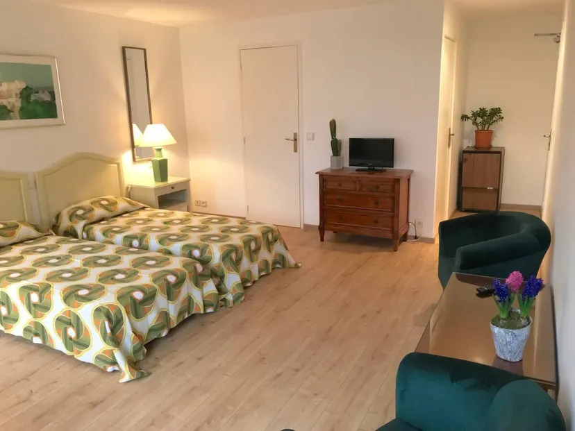 Grand gîte à louer dans le Morvan – 14 couchages, 3 étangs, 7 hectares de nature