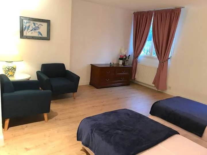 Grand gîte à louer dans le Morvan – 14 couchages, 3 étangs, 7 hectares de nature