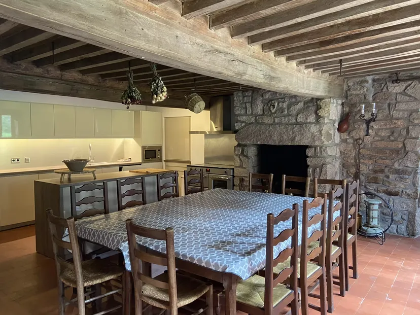 Grand gîte à louer dans le Morvan – 14 couchages, 3 étangs, 7 hectares de nature