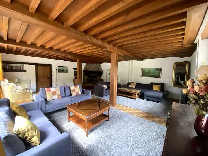 Grand gîte à louer dans le Morvan – 14 couchages, 3 étangs, 7 hectares de nature