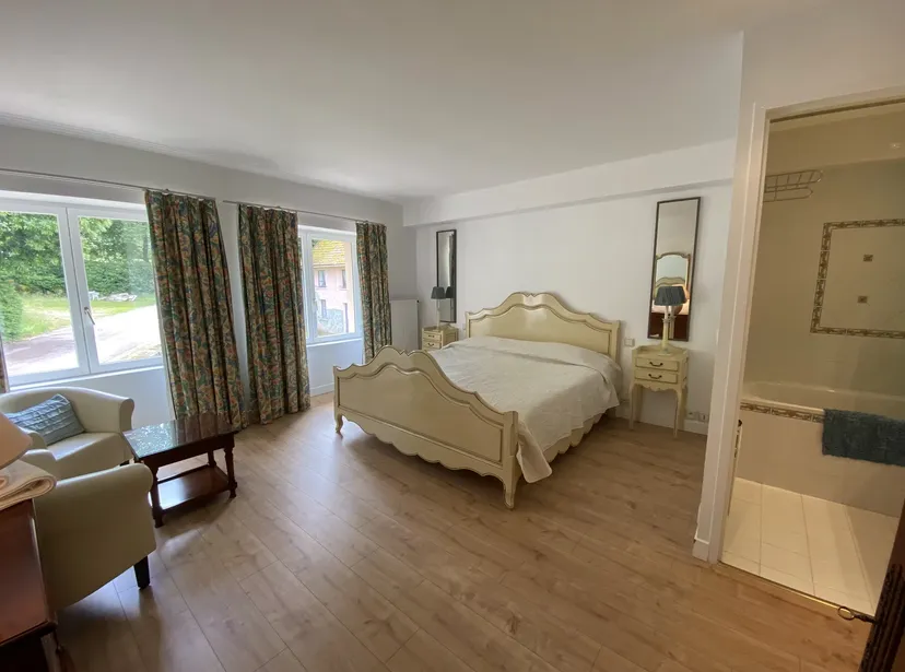 Grand gîte à louer dans le Morvan – 14 couchages, 3 étangs, 7 hectares de nature