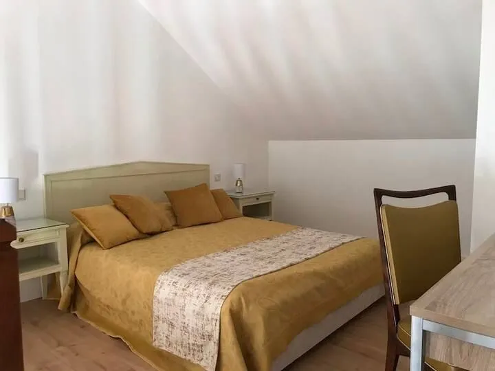 Grand gîte à louer dans le Morvan – 14 couchages, 3 étangs, 7 hectares de nature
