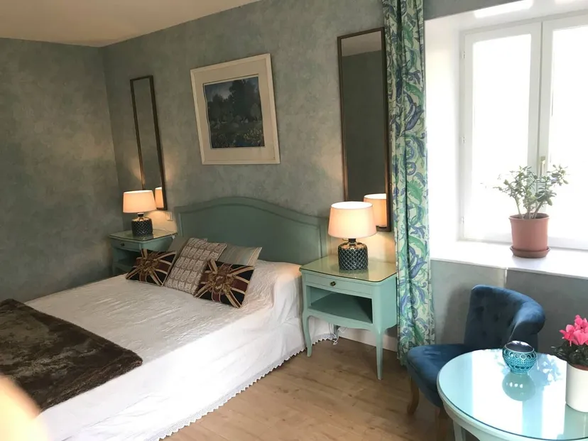 Grand gîte à louer dans le Morvan – 14 couchages, 3 étangs, 7 hectares de nature