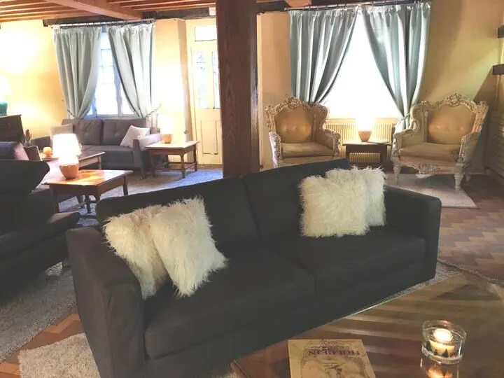 Grand gîte à louer dans le Morvan – 14 couchages, 3 étangs, 7 hectares de nature