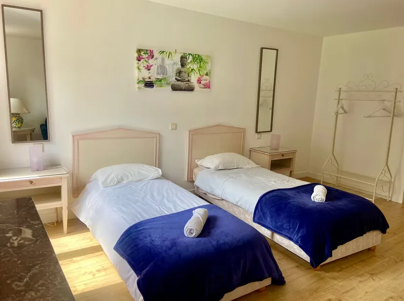 Grand gîte à louer dans le Morvan – 14 couchages, 3 étangs, 7 hectares de nature