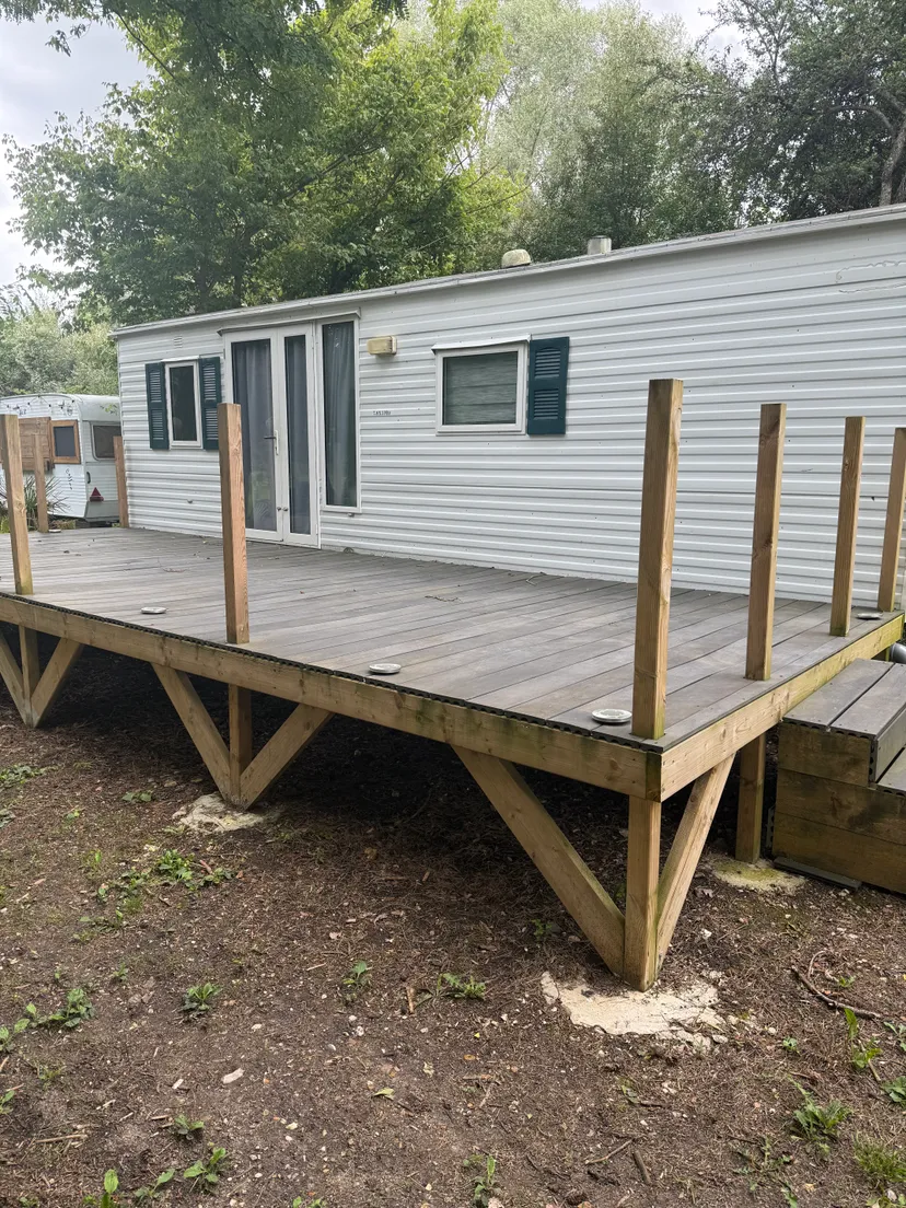 Mobil home with a 4.94 ac pond for fishermen close to Paris
