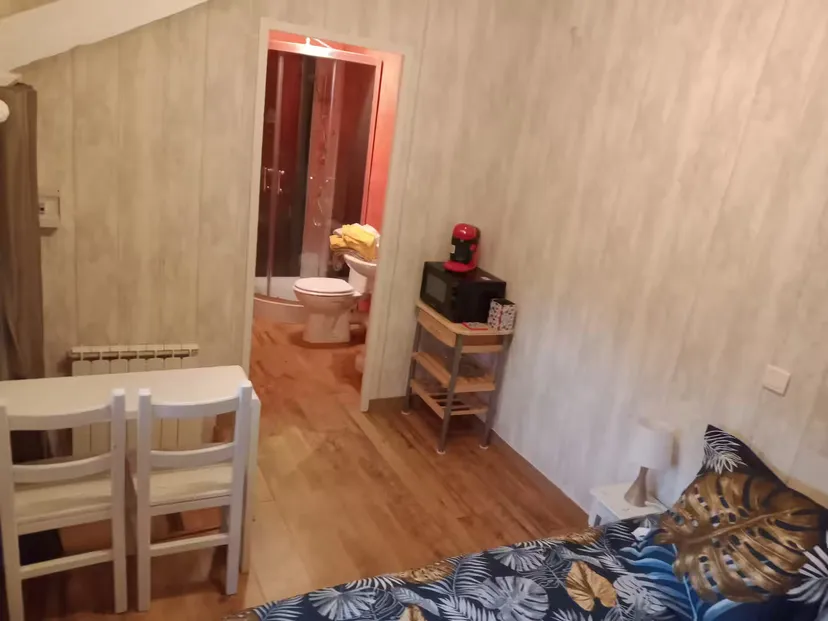 Peacehouse for 6 travelers with pond views