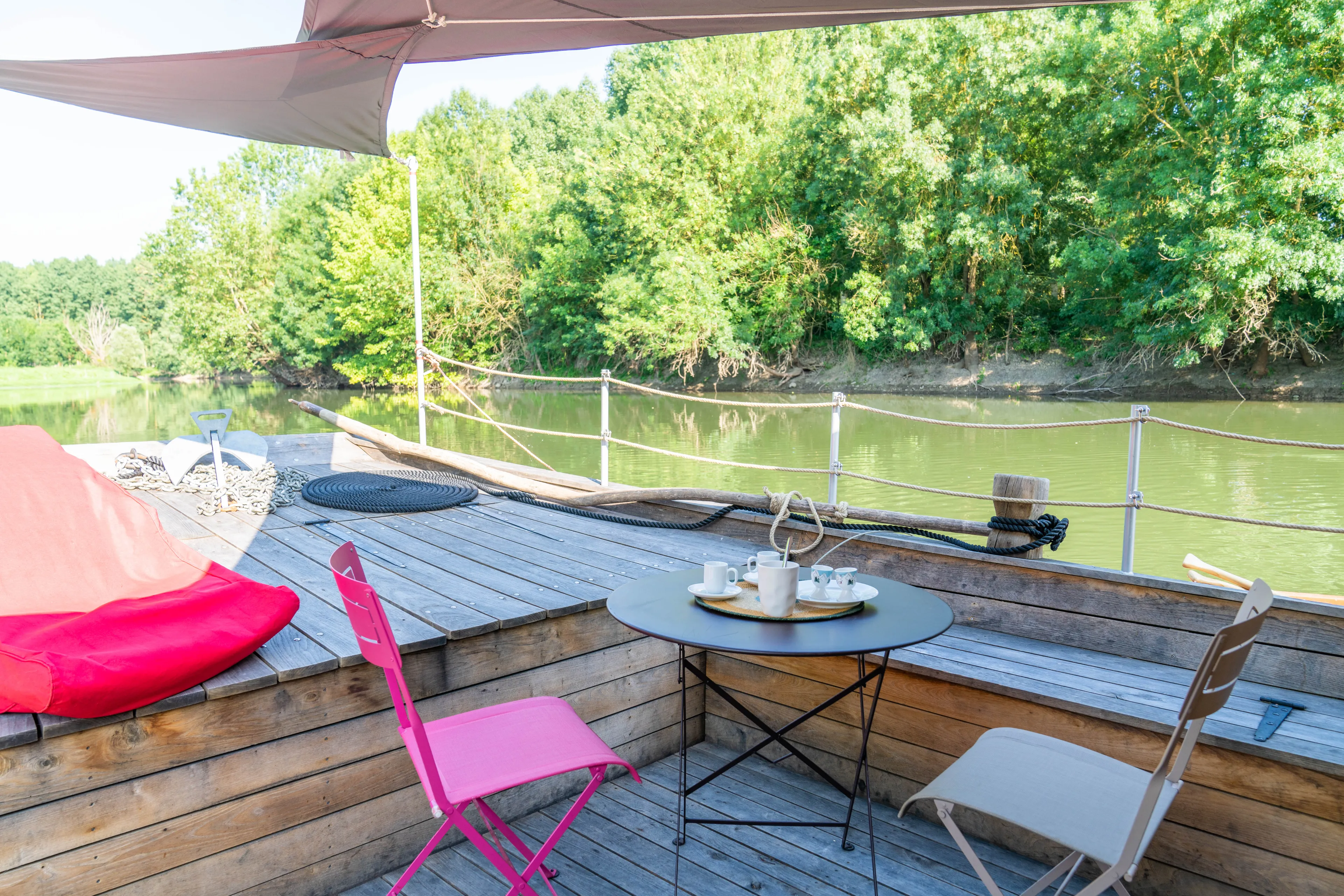 Magnifique toue cabanée tout équipée au bord du Loir