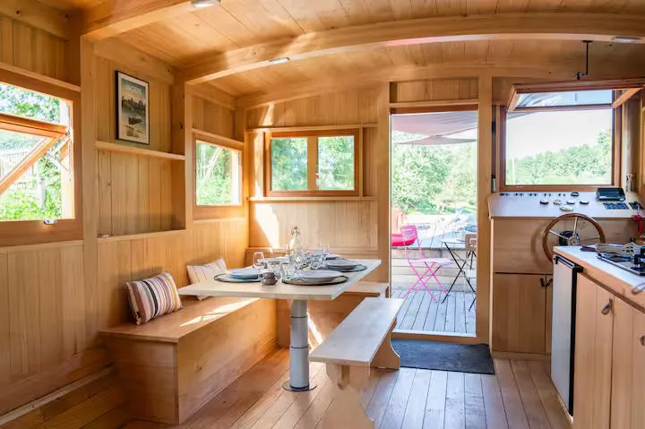 Magnifique toue cabanée tout équipée au bord du Loir