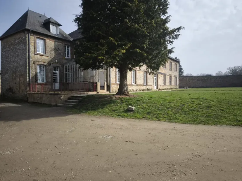 2 étangs de 6ha + accès au château en déconnexion totale au cœur de la nature