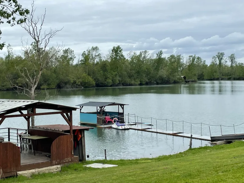Holiday rental 20min from Mont de Marsan with a lake of 49.42 ac for fishing