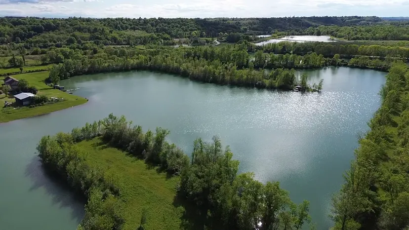 Holiday rental 20min from Mont de Marsan with a lake of 49.42 ac for fishing